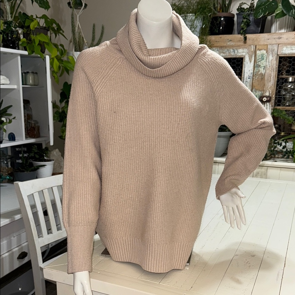 Joan VASS New York Med turtleneck sweater long  petal pink blush GUC